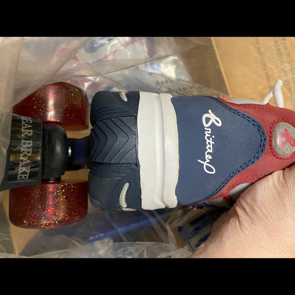 BRITNEY SPEARS SUPER RARE BRAND NEW IN BOX SKECHERS 4-WHEELERS ROLLER SKATES - Picture 4 of 8